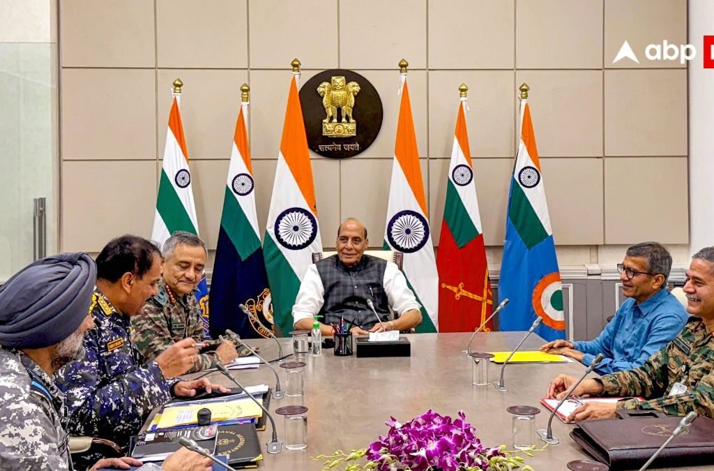 पाकिस्तान-को-सिखाया-सबक,-फिर-चेहरों-पर-दिखी-मुस्कान…-राजनाथ-सिंह-की-मीटिंग-की-ये-फोटो-वायरल
